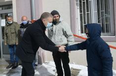 Military help clear snow in Crna Trava