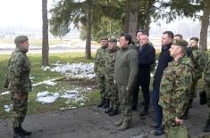 Министар Гашић обишао 22. пешадијски батаљон у Пожеги