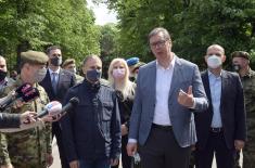 President Vučić visits vaccination point: Thank you to Serbian Armed Forces for taking their task seriously