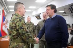 Министар Гашић и генерал Мојсиловић обишли Оперативни центар система одбране