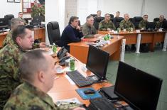Министар Гашић и генерал Мојсиловић обишли Оперативни центар система одбране