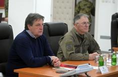 Министар Гашић и генерал Мојсиловић обишли Оперативни центар система одбране