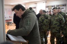 Министар Гашић обишао 22. пешадијски батаљон у Пожеги