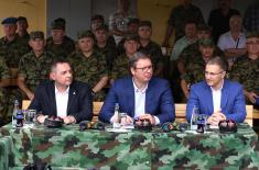 Predsednik Vučić: Nastavićemo sa ulaganjem u Vojsku Srbije