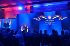 Председник Вучић уручио одликовања јединицама и установама Војске Србије поводом Дана државности