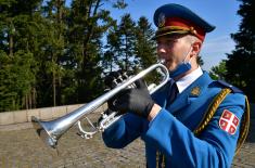 Envoy of the President of the Republic and the Supreme Commander, the Minister of Defence Aleksandar Vulin laid a wreath at the Monument to the Unknown Hero