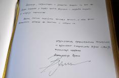 Izaslanik predsednika Republike i vrhovnog komandanta ministar odbrane Aleksandar Vulin položio venac na Spomenik Neznanom junaku