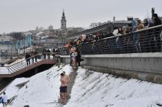 Кадет Војне академије први допливао до Часног крста 