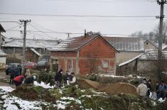 The military assist the flood affected population