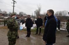 The military assist the flood affected population