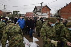 Војска помаже становништву у поплављеним општинама 