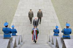 Minister Vučević lays wreath at Monument to Unknown Hero on Mt. Avala to mark Victory Day