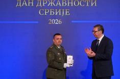 Председник Вучић уручио одликовања јединицама и установама Војске Србије поводом Дана државности