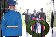 Minister Vučević lays wreath at Monument to Unknown Hero on Mt. Avala to mark Victory Day