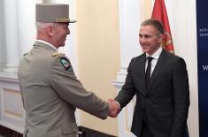 Sastanak ministra Stefanovića sa načelnikom Generalštaba Oružanih snaga Republike Francuske generalom Lekoantrom 