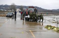 The military assist the flood affected population