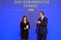 Председник Вучић уручио одликовања јединицама и установама Војске Србије поводом Дана државности