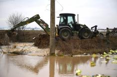 The military assist the flood affected population