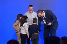 Председник Вучић уручио одликовања јединицама и установама Војске Србије поводом Дана државности