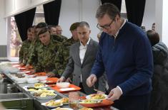 President of the Republic visits SAF units in Niš garrison