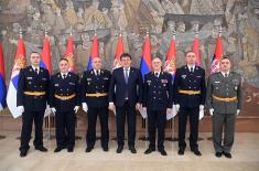 Председник Вучић уручио одликовања јединицама и установама Војске Србије поводом Дана државности