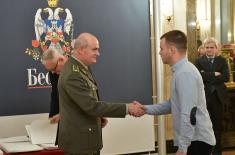 Badges and recognitions to soldiers who served their military service as volunteers