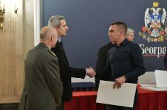 Badges and recognitions to soldiers who served their military service as volunteers