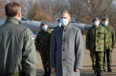 Министар Стефановић обишао припаднике војске који раде на опитовању нове ракете ваздух-земља