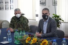 Ministar Stefanović obišao Vojnu bolnicu u Nišu: Uz disciplinu i odgovornost pobedićemo koronu 