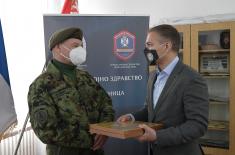 Министар Стефановић обишао Војну болницу у Нишу: Уз дисциплину и одговорност победићемо корону 