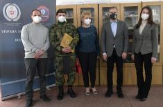 Ministar Stefanović obišao Vojnu bolnicu u Nišu: Uz disciplinu i odgovornost pobedićemo koronu 