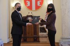 Minister Stefanović presents scholarships to 23 young people