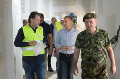 Ministar Stefanović obišao radove na izgradnji nove kovid bolnice u Novom Sadu 