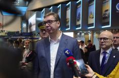 Predsednik Vučić i šeik bin Zajed na štandu “Jugoimport-SDPR”