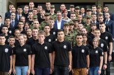 Predsednik Vučić u Vojnoj gimnaziji: Dogodine Vojska Srbije najjača u regionu