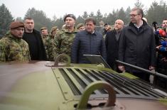 Председник Вучић обишао јединице Војске Србије у Нишу
