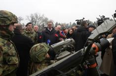 Председник Вучић обишао јединице Војске Србије у Нишу