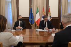 Predsednik i vrhovni komandant Vučić razgovarao sa ministrom odbrane Italije Gverinijem