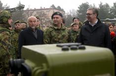 Председник Вучић обишао јединице Војске Србије у Нишу