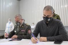 Minister Stefanović gets Covid-19 vaccine together with members of the armed forces