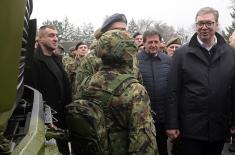 Председник Вучић обишао јединице Војске Србије у Нишу
