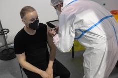 Minister Stefanović gets Covid-19 vaccine together with members of the armed forces