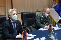 Састанак министра Стефановића са амбасадором Норвешке Гјелстадом 