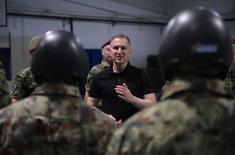 Minister Stefanović visits candidates for admission to 63rd Prachute Brigade