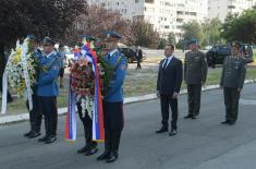 Положени венци на спомен-плочу погинулим кинеским новинарима