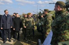 Председник Вучић: Наставићемо са опремањем Војске