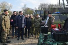 Председник Вучић: Наставићемо са опремањем Војске