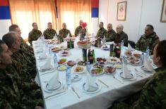 Minister Vučević with members of Serbian Armed Forces at Easter