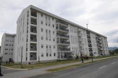 Minister Stefanović attends apartment handover ceremony in Kraljevo: Keep fighting for Serbia the way you always have