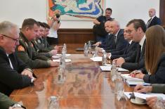 President Vučić meets Minister of Defence of the Republic of Belarus